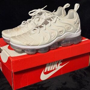 Nike Air VaporMax Plus White Sneakers